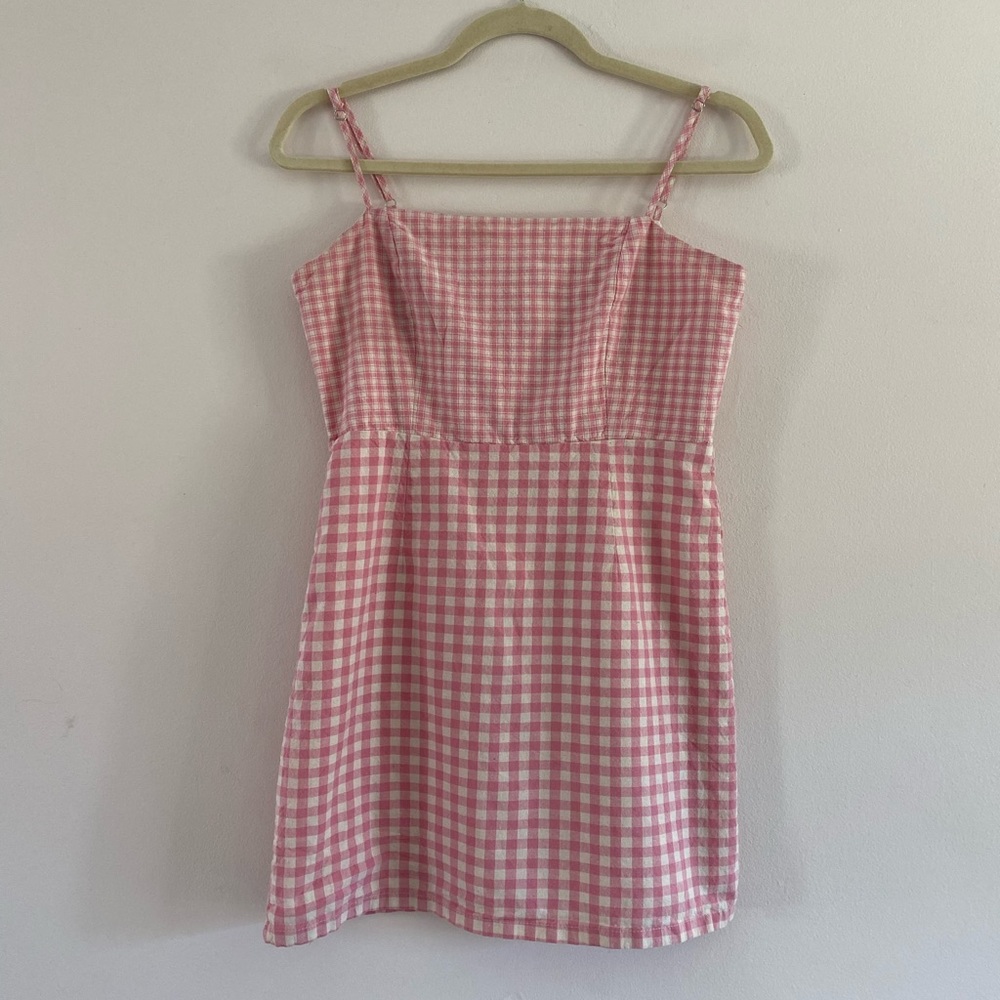 Cute and very girly dress.